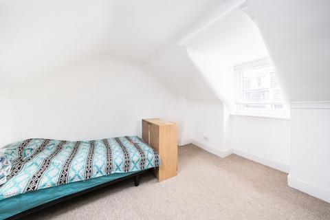 Studio for sale, Chiswick High Road, London W4