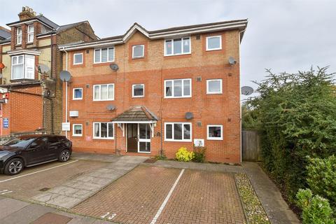 1 bedroom ground floor flat for sale, Station Approach West, Reigate, Surrey