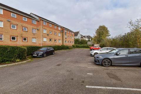 1 bedroom ground floor flat for sale, Station Approach West, Reigate, Surrey