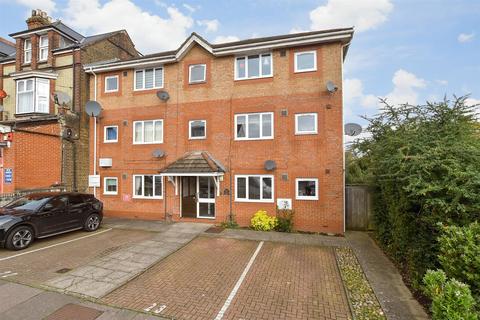 1 bedroom ground floor flat for sale, Station Approach West, Reigate, Surrey