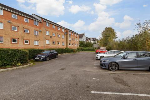 1 bedroom ground floor flat for sale, Station Approach West, Reigate, Surrey