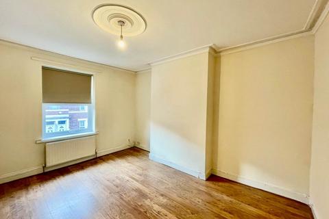 2 bedroom flat to rent, Chandos Street, Gateshead NE8