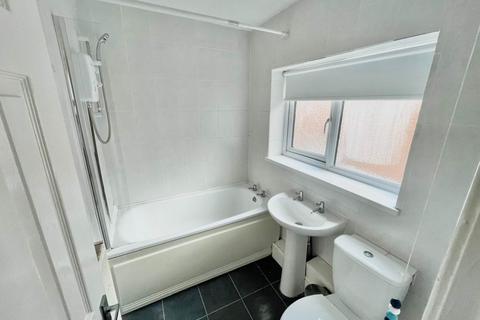 2 bedroom flat to rent, Chandos Street, Gateshead NE8