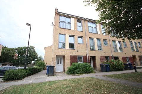 4 bedroom townhouse to rent, Edgware HA8