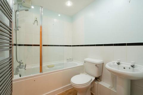 2 bedroom flat to rent, Pollard Road, Morden, SM4 6EB