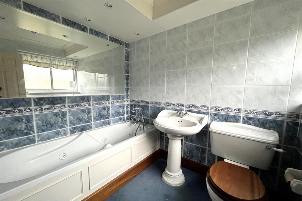 Ensuite bathroom