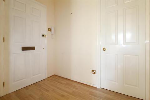 2 bedroom flat for sale, River Meads, Stanstead Abbotts