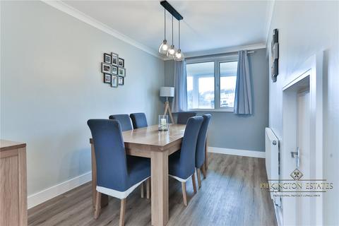 11 Broad Walk, Saltash, PL12 4NT