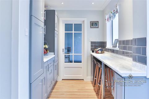 11 Broad Walk, Saltash, PL12 4NT