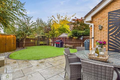 3 bedroom end of terrace house for sale, Willowherb Close, Chatham ME4