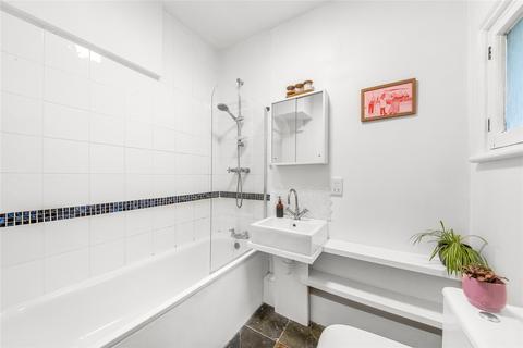 10b Rockmount Road, London, SE19 3ST