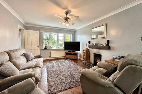 4 bedroom detached house for sale, Wakehurst Drive, East Hunsbury, Northampton NN4