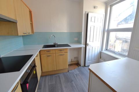 1 bedroom flat to rent, Fore Street, Cullompton, Devon, EX15