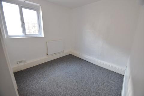 1 bedroom flat to rent, Fore Street, Cullompton, Devon, EX15