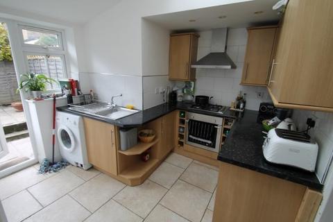 2 bedroom semi-detached house to rent, Woodford Green IG8