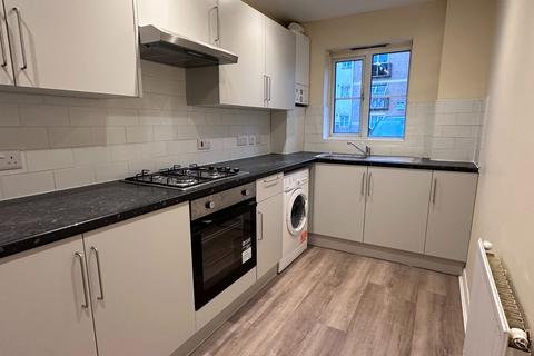 2 bedroom flat to rent, Friars Close, Ilford