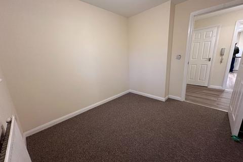 2 bedroom flat to rent, Friars Close, Ilford