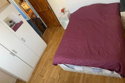 Studio to rent, Wembley HA9