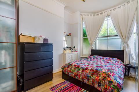 2 bedroom flat to rent, Wandsworth Common West Side, London SW18