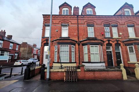 1 bedroom in a house share to rent, Stockport Road, Levenshulme, Manchester, M19