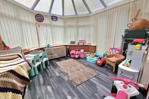 5 Aintree Close, Bedworth, CV12 8TQ