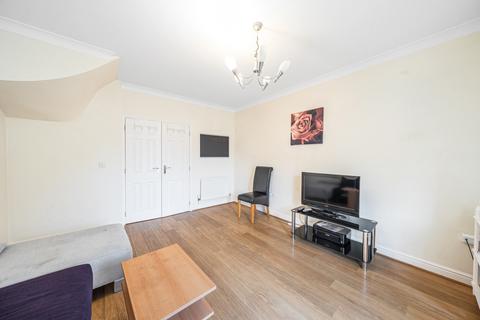 4 bedroom semi-detached house to rent, Skylark Way, Reading RG2