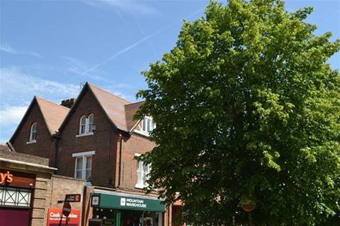 2 bedroom flat to rent, High Street, Harpenden