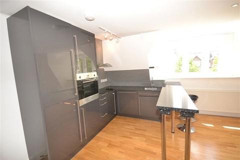 2 bedroom flat to rent, High Street, Harpenden