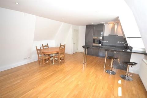 2 bedroom flat to rent, High Street, Harpenden