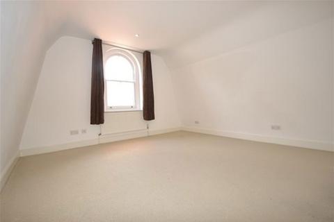 2 bedroom flat to rent, High Street, Harpenden