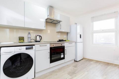 2 bedroom apartment to rent, NW10