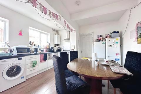 6 bedroom semi-detached house to rent, Welbeck Avenue, Southampton SO17