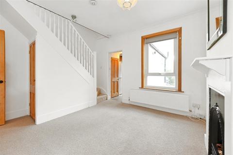 2 bedroom flat to rent, Lyndhurst Road, Chichester