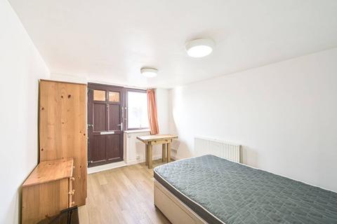 Studio to rent, LANGFORD ROAD, Cockfosters, Barnet, EN4