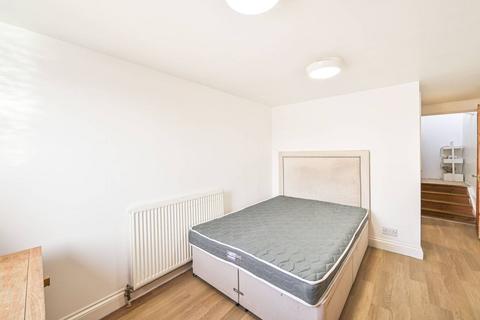 Studio to rent, LANGFORD ROAD, Cockfosters, Barnet, EN4