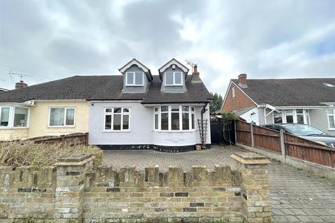 3 bedroom detached bungalow to rent, Woodham Road, Benfleet