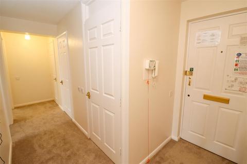 2 bedroom apartment for sale, Pinewood Court, Fleet GU51