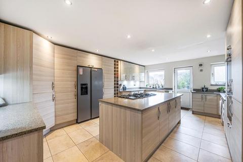 5 bedroom end of terrace house for sale, Yateley,  Hampshire,  GU46