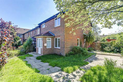 1 bedroom end of terrace house to rent, Barnfield Way, Hurst Green, Oxted