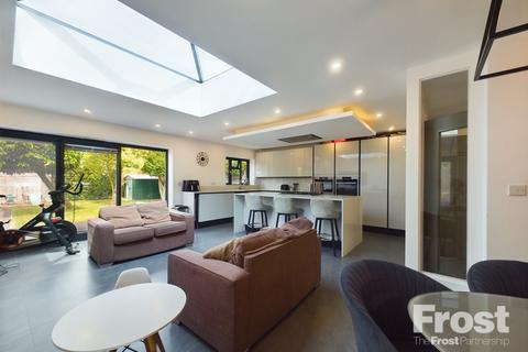 28 Ashview Gardens, Ashford, TW15 3RD