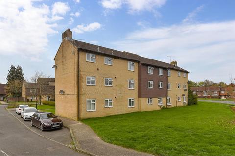 2 bedroom flat for sale, Capricorn Close, Crawley, West Sussex