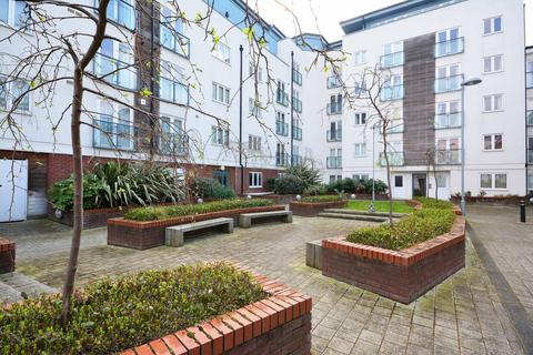 1 bedroom flat for sale, Stane Grove, Clapham North, London, SW9