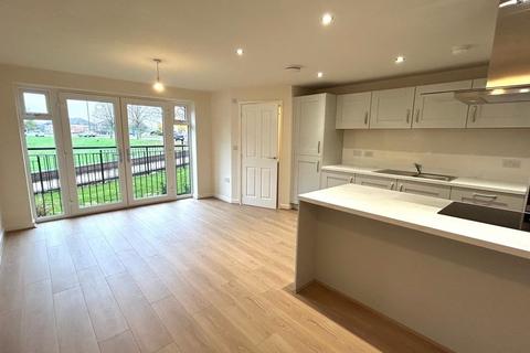 2 bedroom flat to rent, Kestrel House Sandpiper Drive, Doncaster, South Yorkshire, DN4