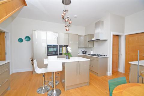 16 Berkeley Fields, Shrewsbury, SY3 8EJ