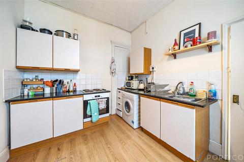 3 bedroom apartment for sale, Tremadoc Road, London