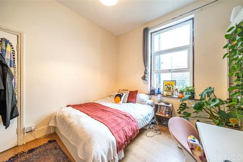 3 bedroom apartment for sale, Tremadoc Road, London