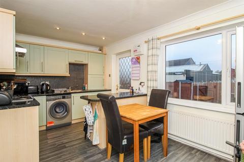 3 bedroom terraced house for sale, Gateways, Wakefield WF1