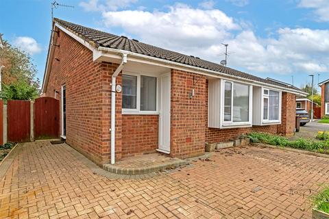 3 bedroom semi-detached bungalow to rent, Hunt Close, St. Albans