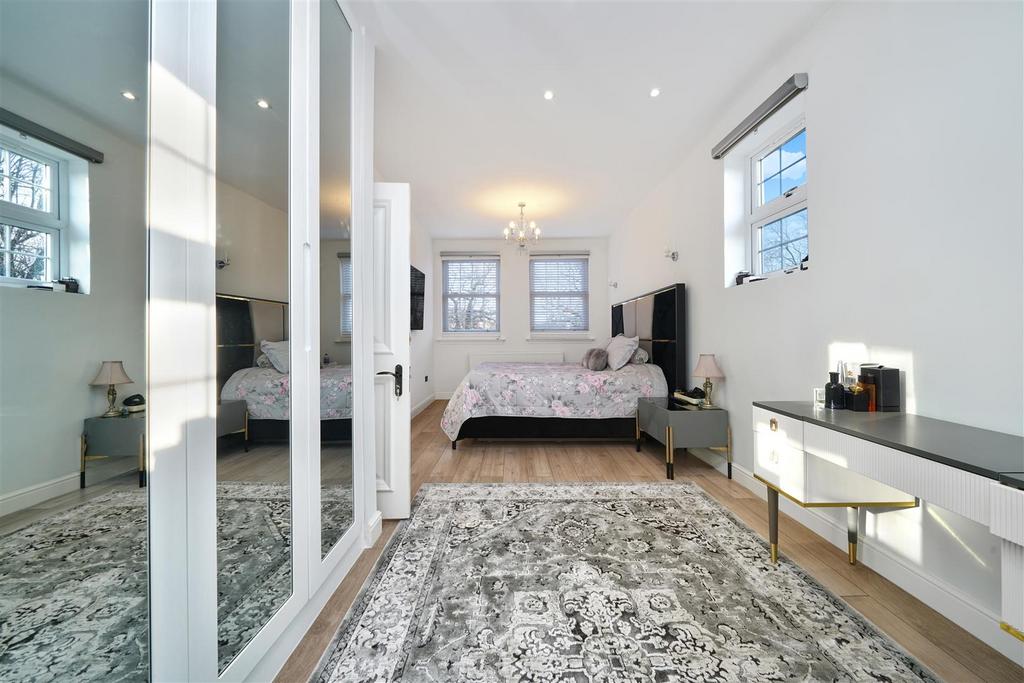 Bedroom 1.jpg