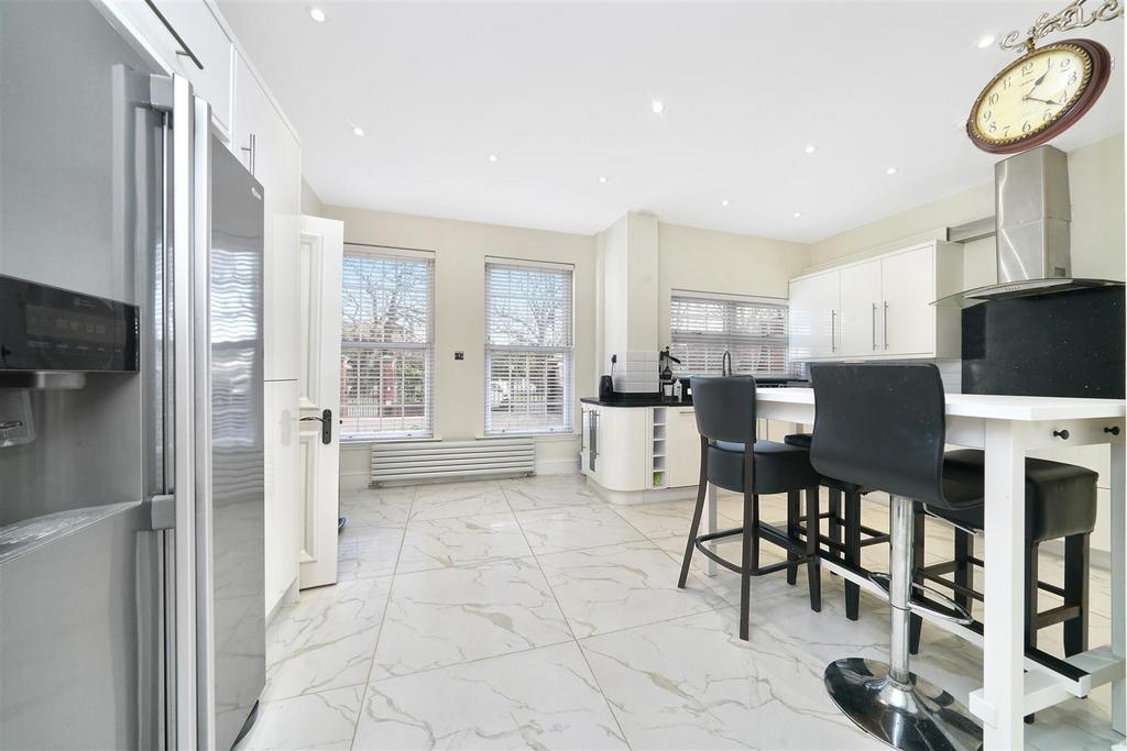 Kitchen 3.jpg